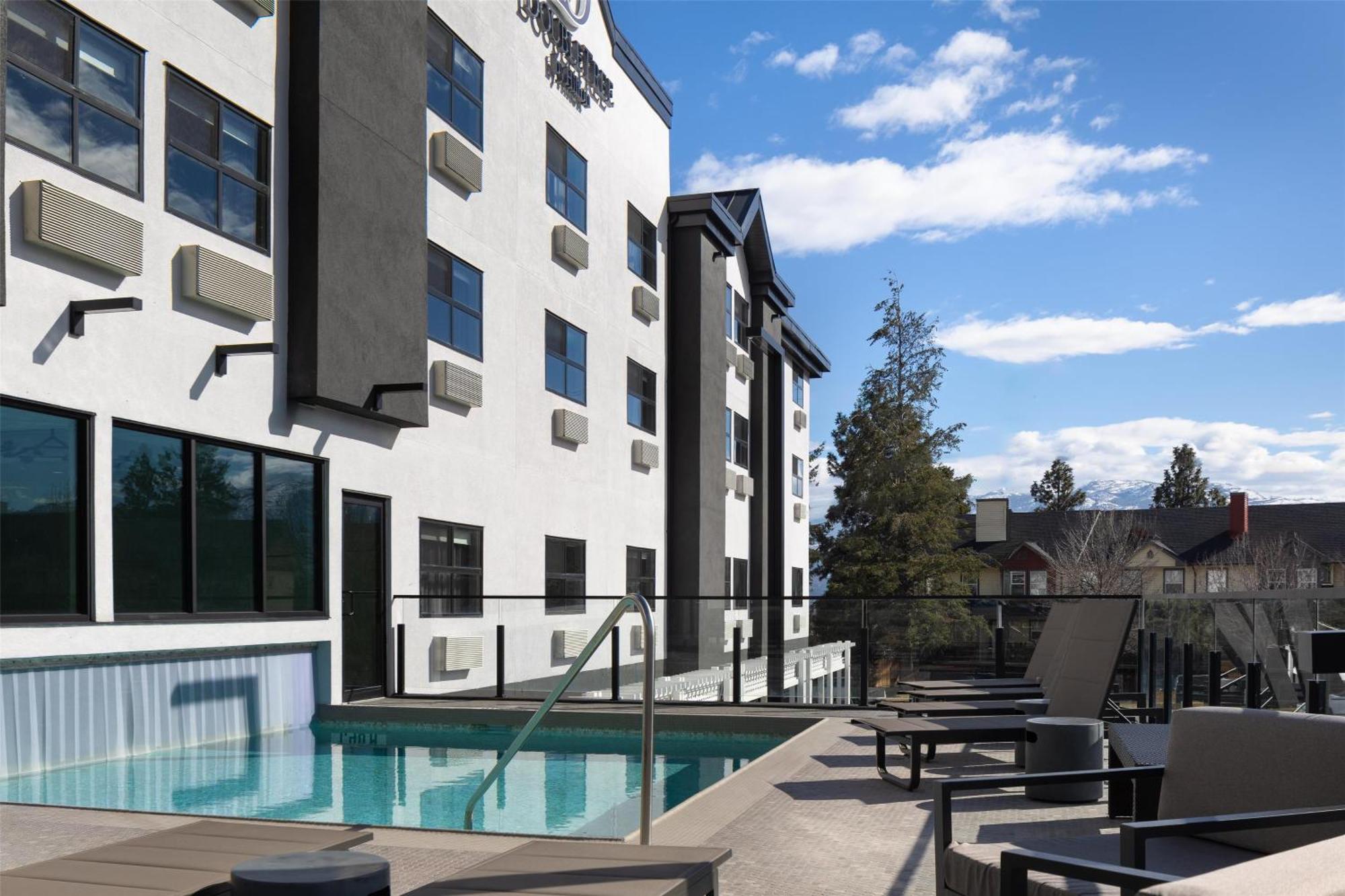 Doubletree By Hilton West Kelowna Exterior foto