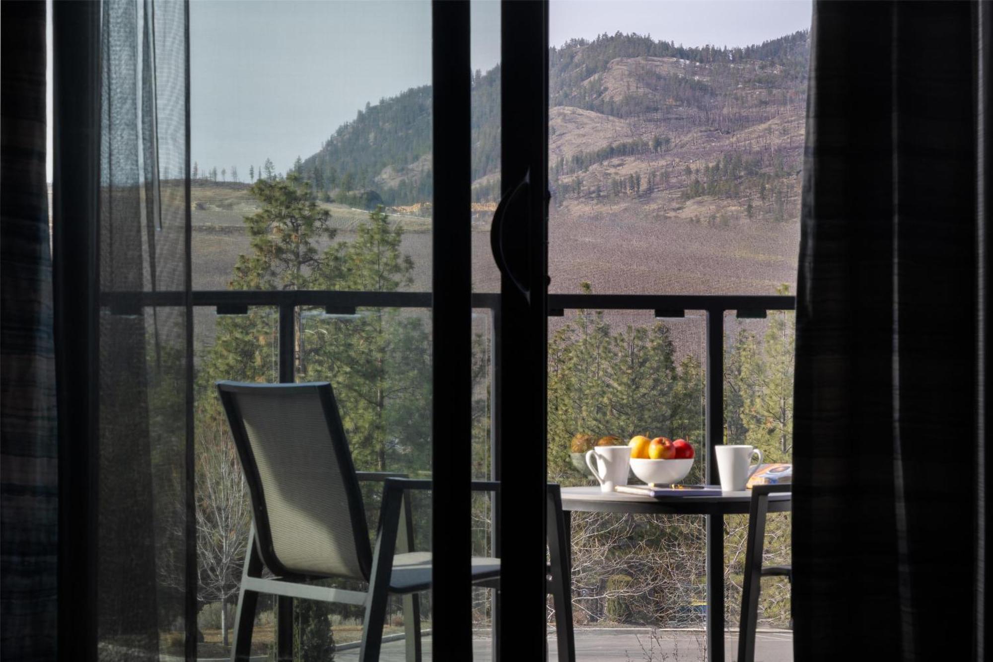 Doubletree By Hilton West Kelowna Exterior foto