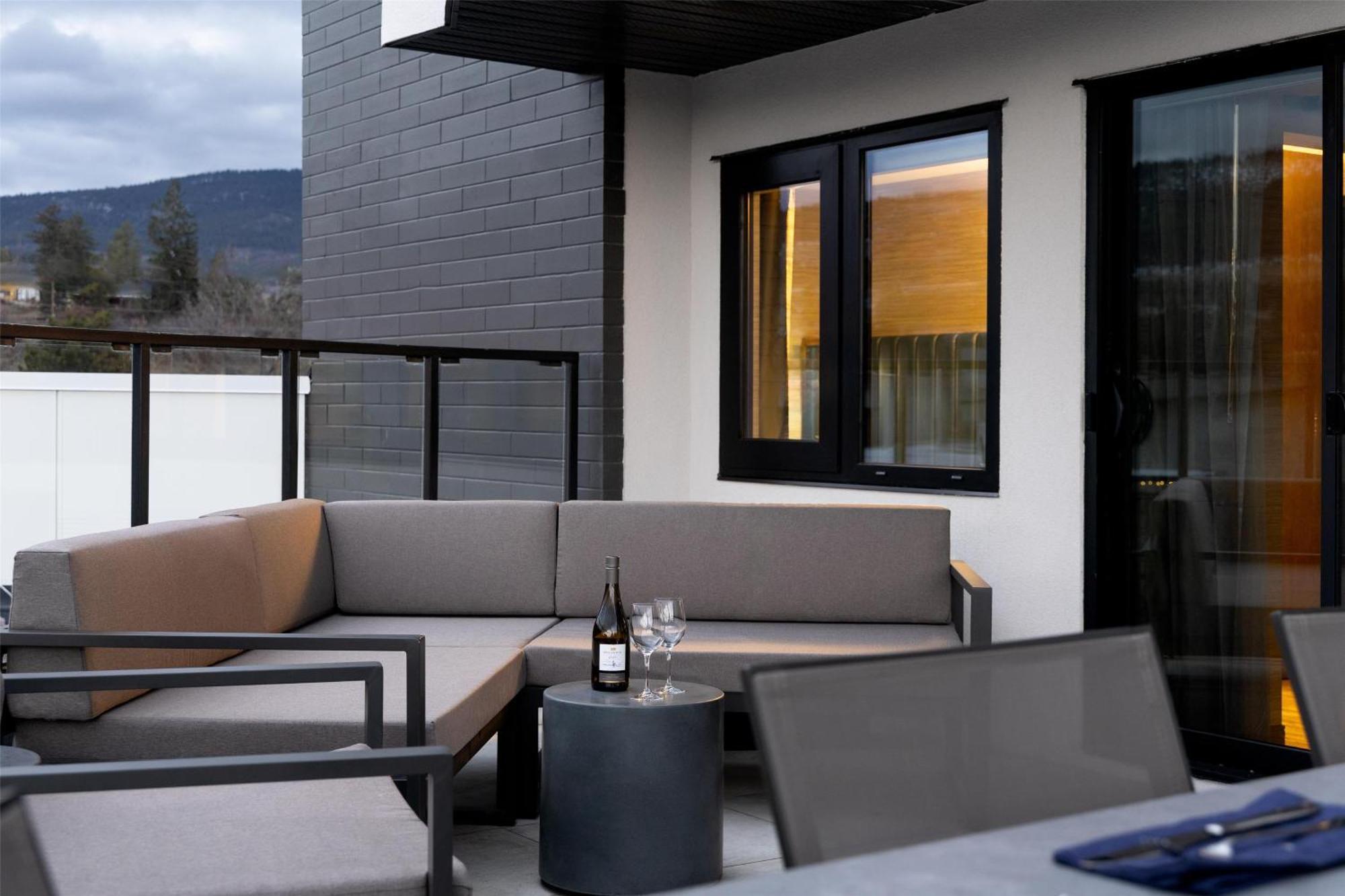 Doubletree By Hilton West Kelowna Exterior foto